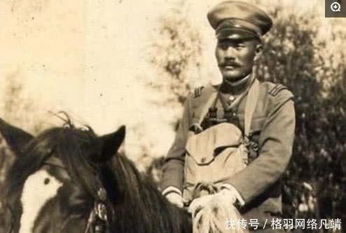 强迫|侵华日军真实老照片：无辜女童强迫摆拍，绝望的小姑娘被搂着