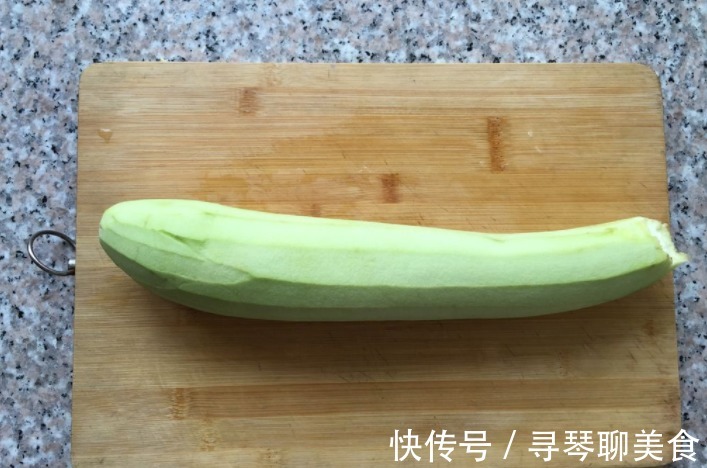 小饼|夏季最该吃的不是黄瓜,而是它,经常上火多吃点,做成小饼真好吃