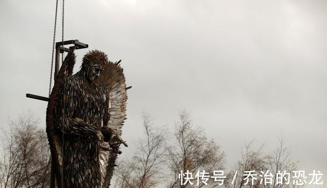 伦敦|伦敦市区最著名的天使雕像由10万把刀制成，每一把刀都意义非凡！