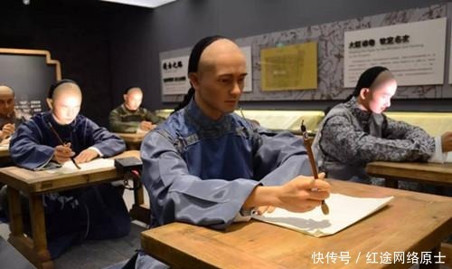 古代一考生太丑,皇帝不想录用,当对出两对联后,皇帝大喜:探花