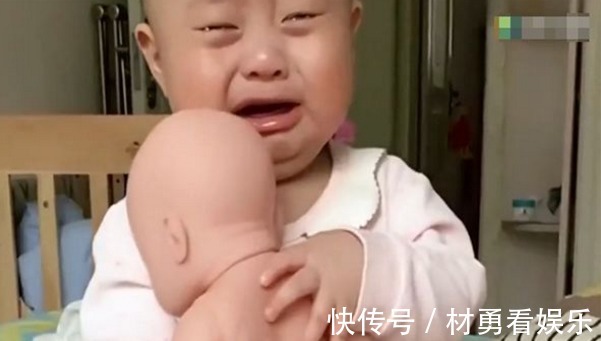 儿子|宝妈骗儿子说又生了个弟弟,儿子看着手里的弟弟,无法淡定了