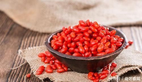 皱纹|聪明的人喜欢吃三种食物,补血养气、淡化皱纹,好处多多