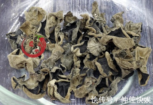 炒木耳|炒木耳时,“噼啪”炸锅真吓人!只需多做1步,木耳不炸锅更好吃