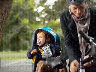 |搞笑GIF:妹子 惊不惊喜 意不意外 下次坐的时候千万要小心