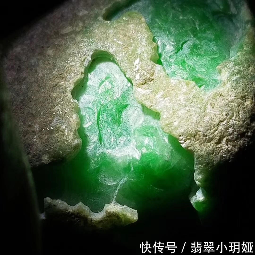 如何才能选到称心如意的翡翠戒面?