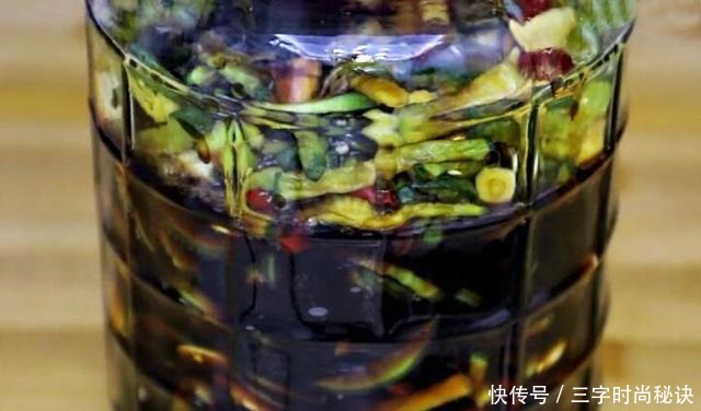  脆爽开胃|秋天，遇到此菜别放过，5毛钱一斤，腌起来开胃又爽口，别不懂吃