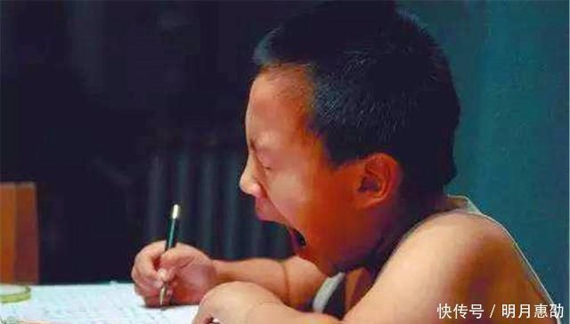 孩子|“妈妈你让我多睡一会”,孩子熬夜赶作业,留下纸条就这样离开了