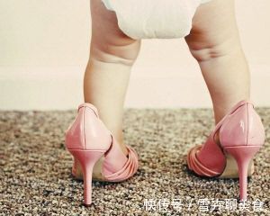 孩子|别给宝宝穿“雪地靴”！最害娃的4类鞋子，保暖也要注意这些问题
