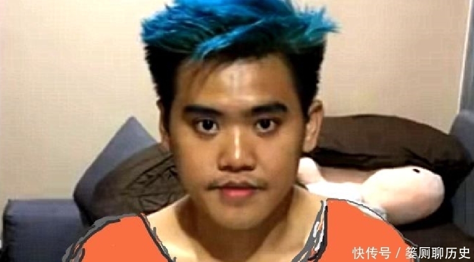 还原度|小哥哥神级cos,仅用一根蟹棒,完美还原巨人形象