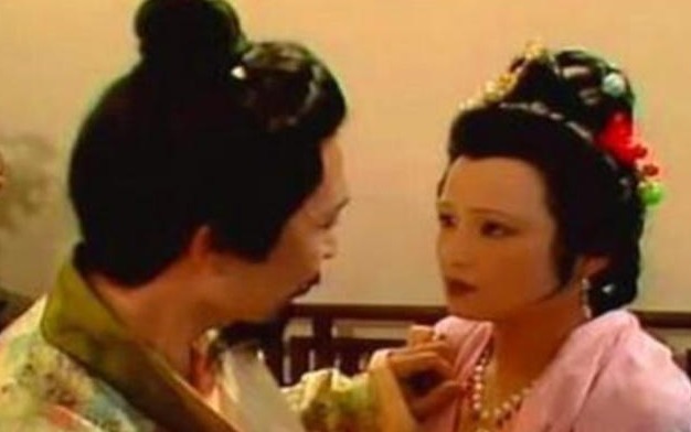 薛宝钗$红楼梦中宝玉挨打,她却十分高兴,是害死黛玉的罪魁祸首