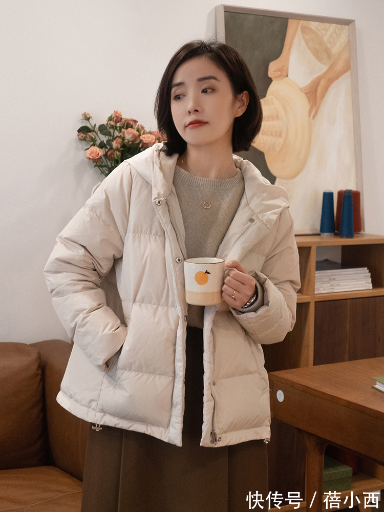 毛衣|冬季要靠“羽绒服”打造时尚感,选这4个款来穿搭,高级又显气质