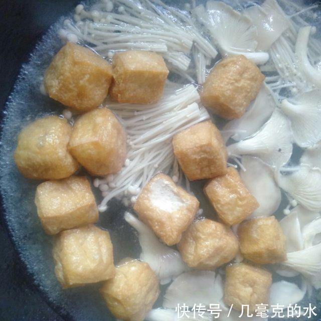 搭配着|豆腐菌菇汤,蔬菜搭配着一道汤菜,非常的美味