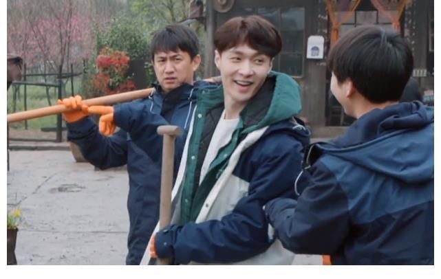 喊张艺兴太生疏,喊哥哥太亲密,欧阳娜娜的叫法好高级