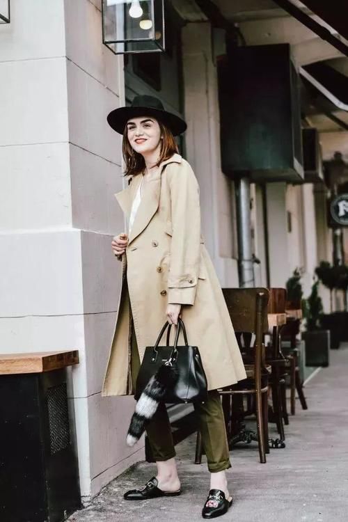 最近火了一种穿法：直筒裤＋乐福鞋，舒适百搭又时髦，春天穿正好