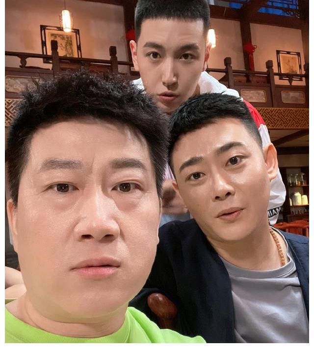 团综|张鹤伦发文称团综录制结束,不再为创作相声发愁,网友:是冠军吗