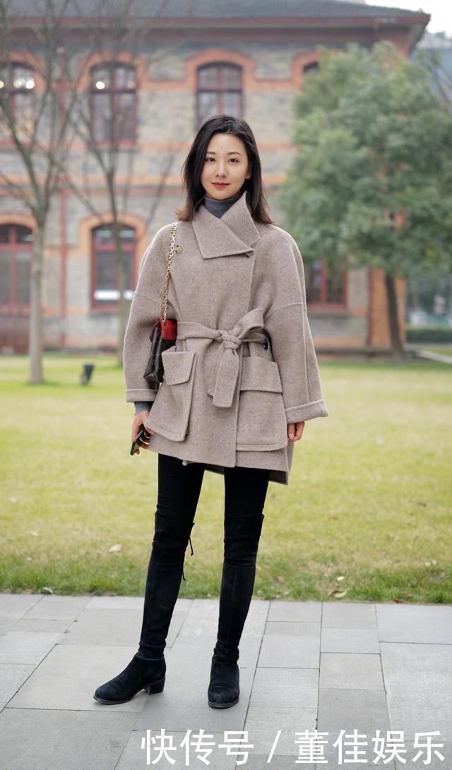 女人再懒，穿大衣也别配直筒裤，学下面潮人这样来穿，时髦又显瘦
