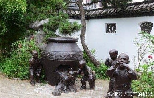 司马光|司马光砸缸,你可知救出的小孩究竟是谁?难怪老师从来不说