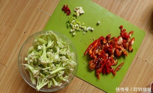 入味|花菜应该直接炒还是先焯水?看看大厨正确做法,花菜入味不油腻