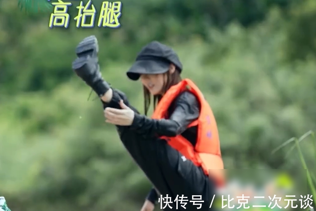 功底|金晨玩漂流靴子進水,看清她那花式倒水的動作,舞蹈功底不服不行