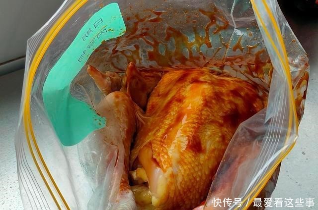 烤全鸡的家常做法，简单又好吃，而且还不会太油腻