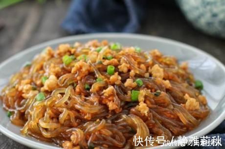 炒粉条时,事先要焯水吗?看到大厨做法后,才发现我一直做错了