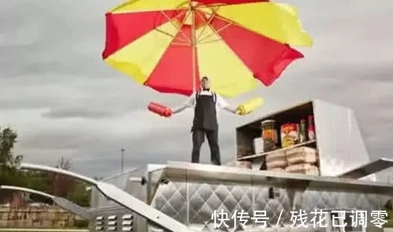 吉尼斯世界之最：第一项由何炅老师创造，用脚射箭你见过吗？