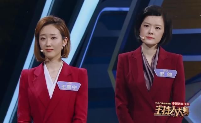 主持人大賽冠軍鄒韻成功轉(zhuǎn)型，英文主持吸睛，搶走身旁康輝風(fēng)頭