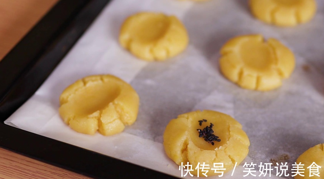 超简单桃酥做法只需揉面20秒，又酥又香，比买的还要好吃