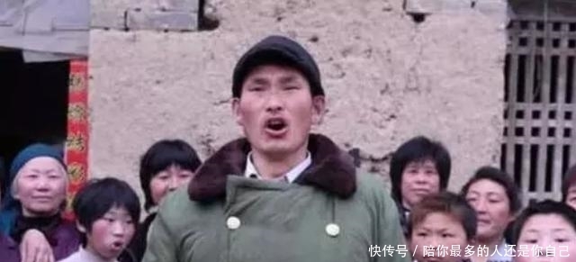 小学文凭的朱之文,书法被炒到4个字20万,专家:书法家不如文盲