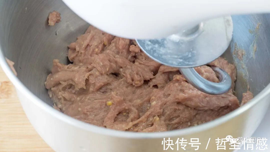 q弹|丸子要好吃，调馅是关键！教你饭店不外传的做法，一口一个超过瘾