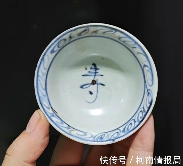 发色$元青花小杯，典型的“寿”字纹