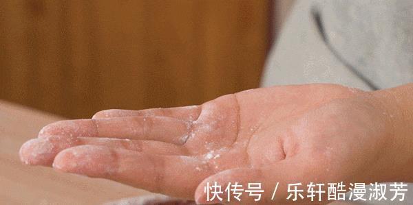 小丸子|敷面膜不如多吃它!喝一口美又润,每年秋天都不能错过!