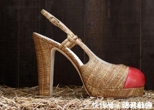 模特|香奈儿鞋子有多“娇气”?看看模特怎么做的,真是贫穷限制想象力
