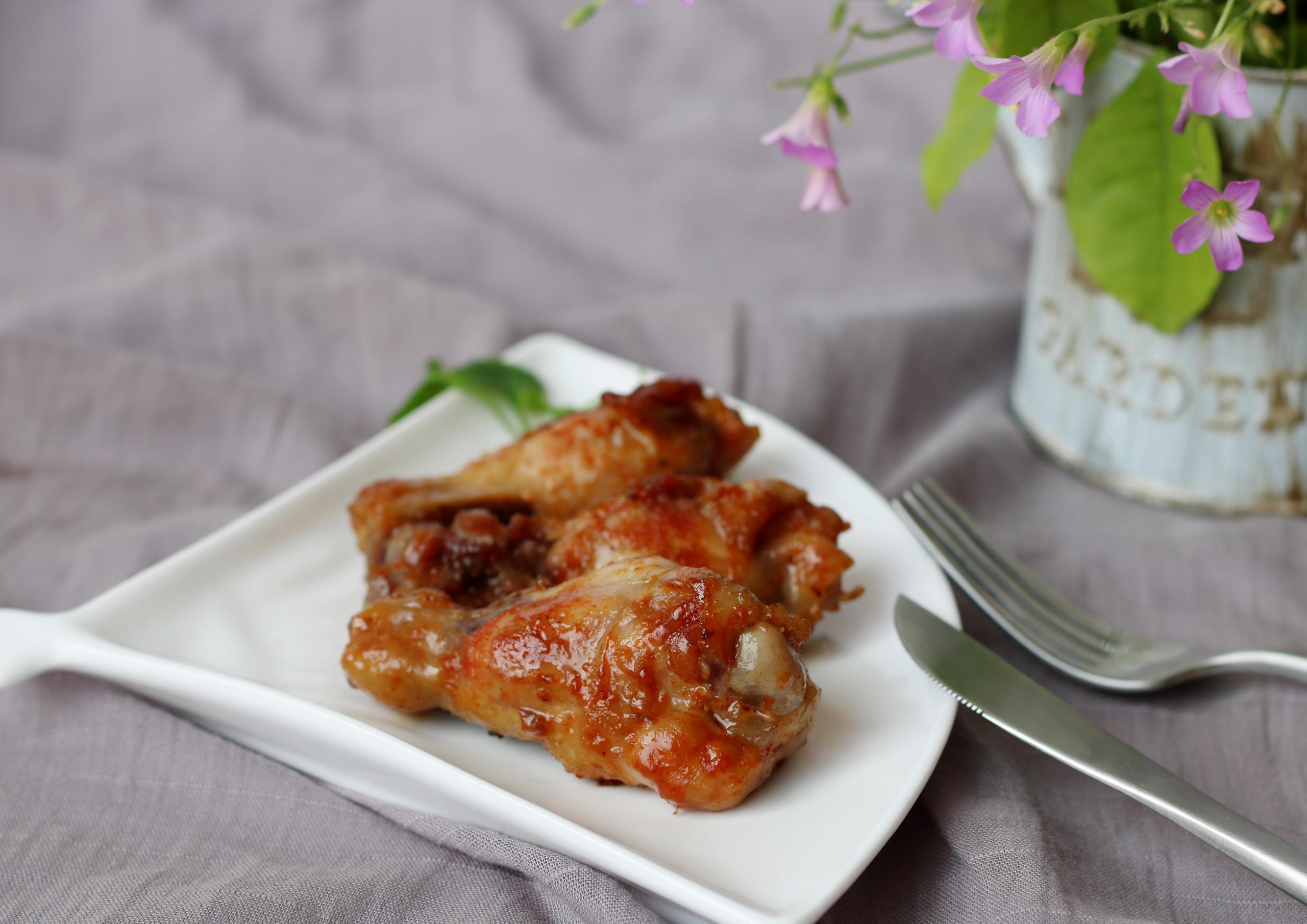 烤箱|想吃烤鸡翅，没有炉火和烤箱？我用它来做，香嫩细滑真好吃