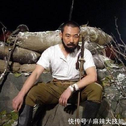 二战日本 读卖新闻 制造的军神戴钢盔摆拍 被八路军一枪毙命 快资讯
