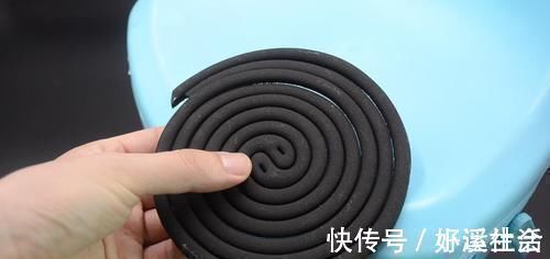 诀窍|蚊香别再用手一点点拆了,立马学会这诀窍,几秒钟让蚊香自动分离