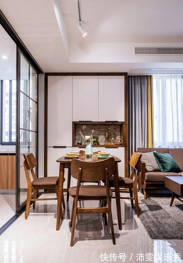 样板|130平三室一厅,一进门给人眼前一亮,小区业主都拿我家当样板