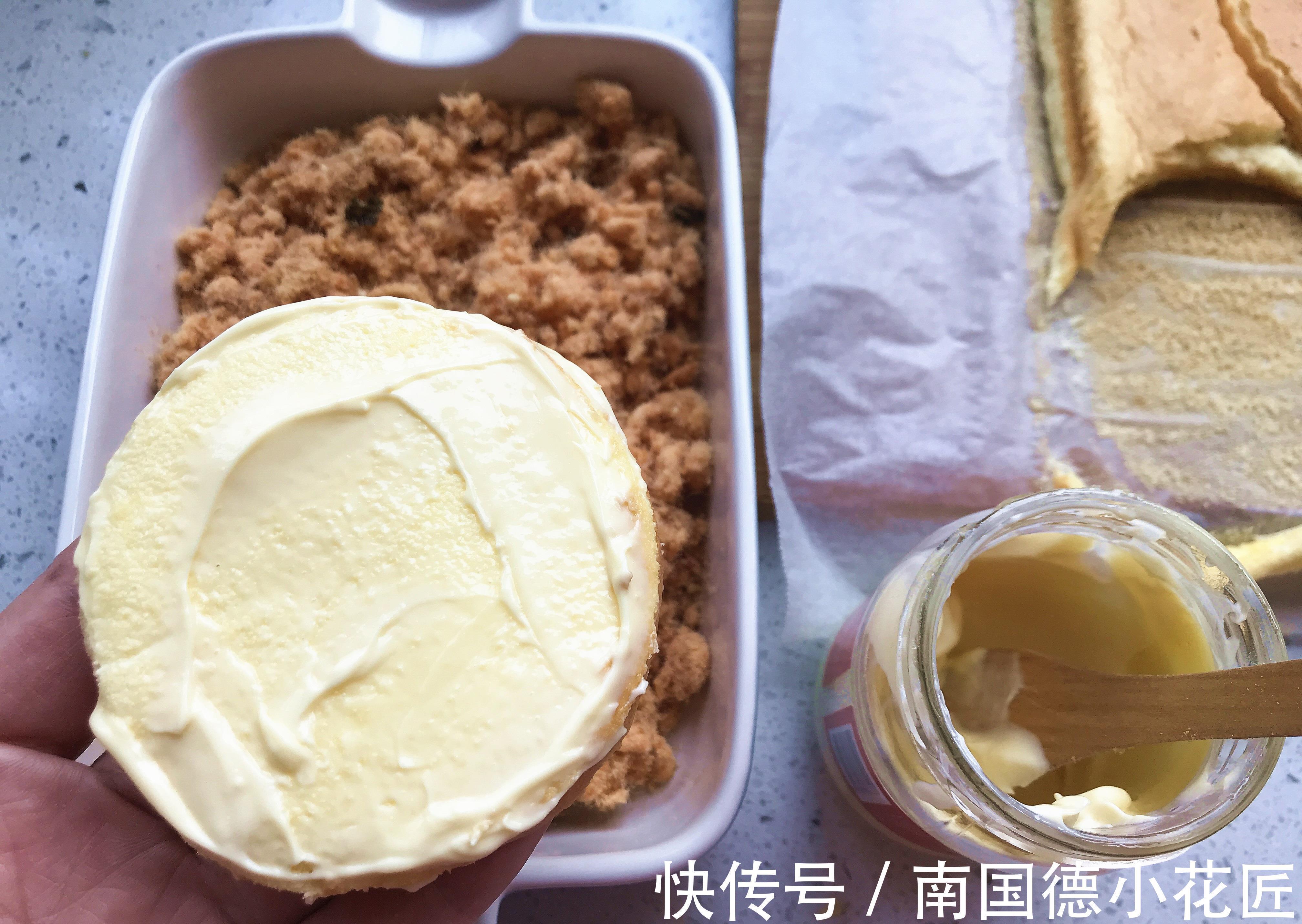 28块钱买了一斤肉松小贝，花了8块钱自己做了2斤，真简单