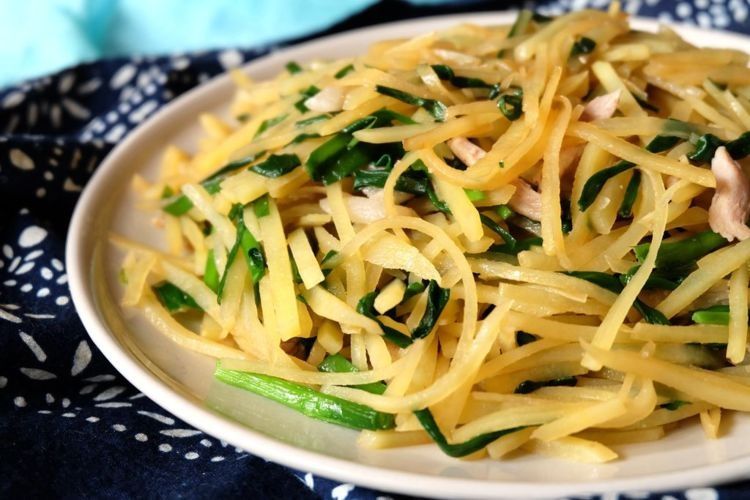 韭菜和土豆这样做,比吃肉还解馋,连吃一周也不腻