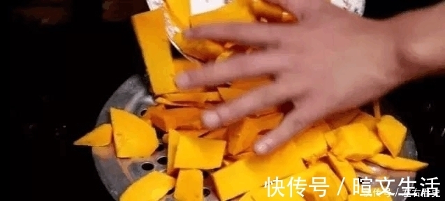 婆婆教我用这个方法做的南瓜饼，不粘手不粘锅，营养丰富口感软糯