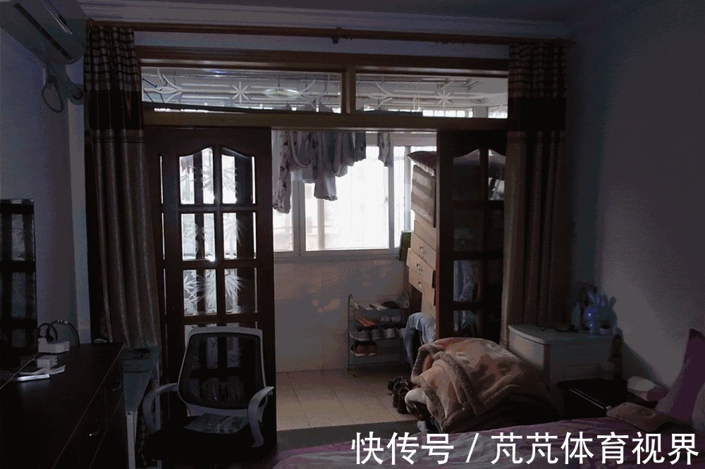 客厅|7口人挤43平小窝,老人睡客厅,爆改变9房,网友:卫生间头次见