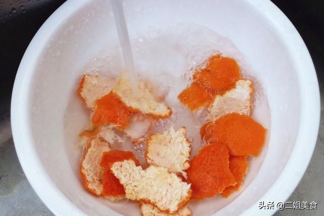 萝卜片|把萝卜和橘子皮一起下锅煮，太聪明了，用途花钱买不到，简单实用