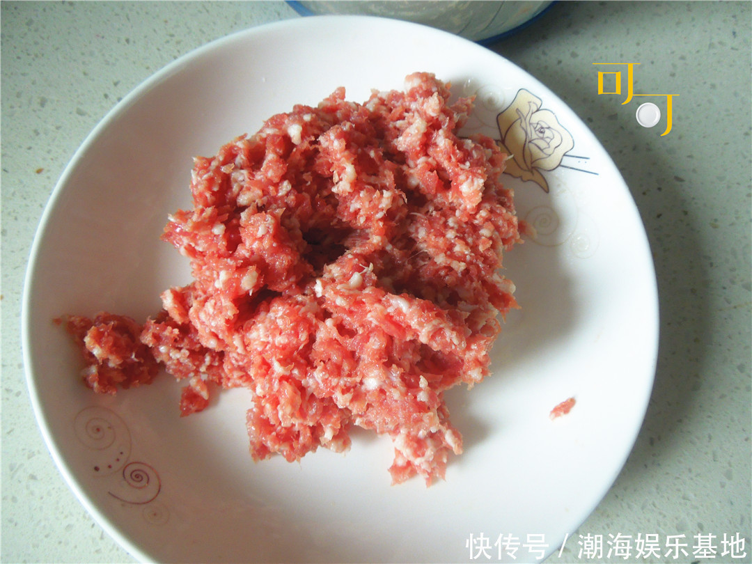 包饺子|出门前给老公准备的三鲜馅饺子,煮着吃煎着吃都可以,太方便