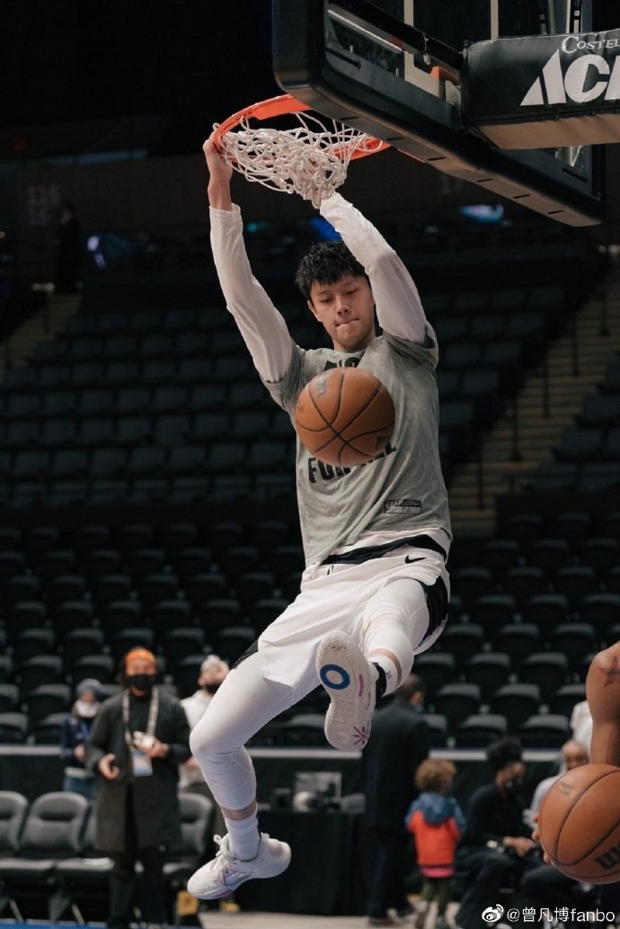 曾凡博晒帅照：这是我的故事