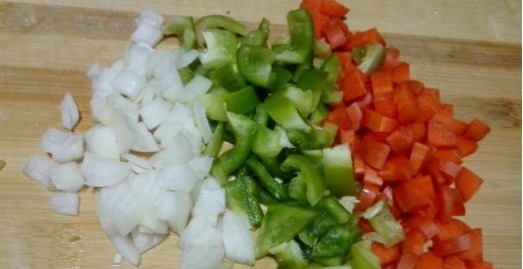 小侄儿来家里,给他们做了这道菜,刚上桌,儿子和他抢着吃