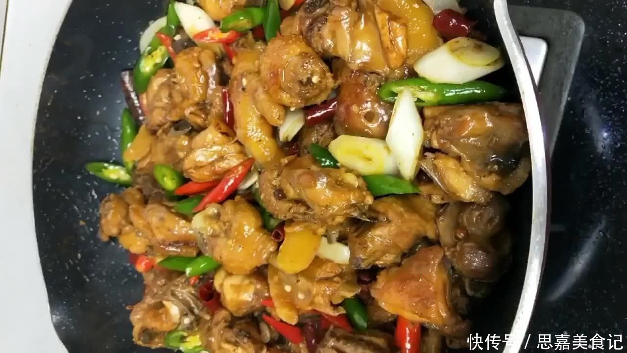  鲜美|鸡肉怎么做好吃青椒炒鸡，滑嫩鲜美香而不腻，做法简单零失败！