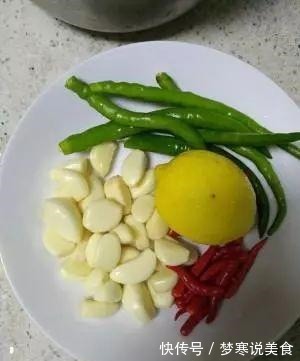 超级好吃的“香辣蒜香凉拌爽脆鸡脚”是怎么做的详细教程在这里!