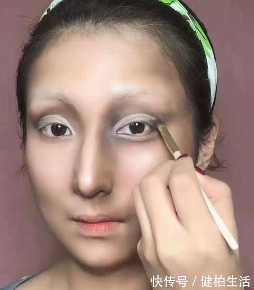 成品|仿妆博主模仿“蒙娜丽莎”,开始不自量力,看到成品完美还原