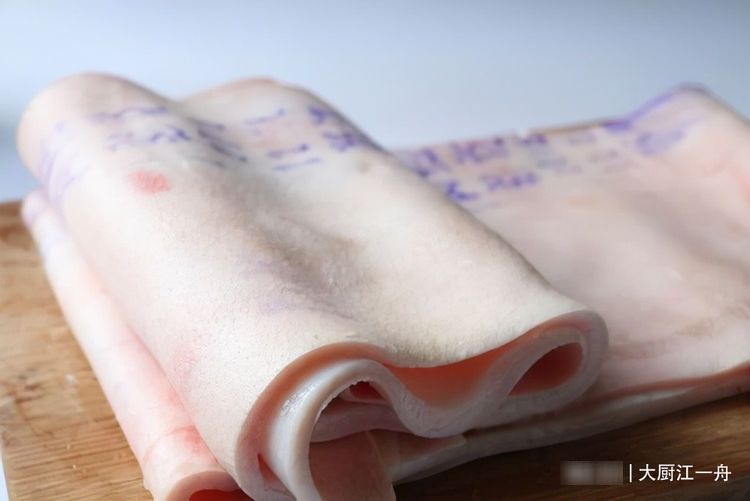 买猪肉时，这4个部位不划算，价格高肉质差不好吃，很多人还在买