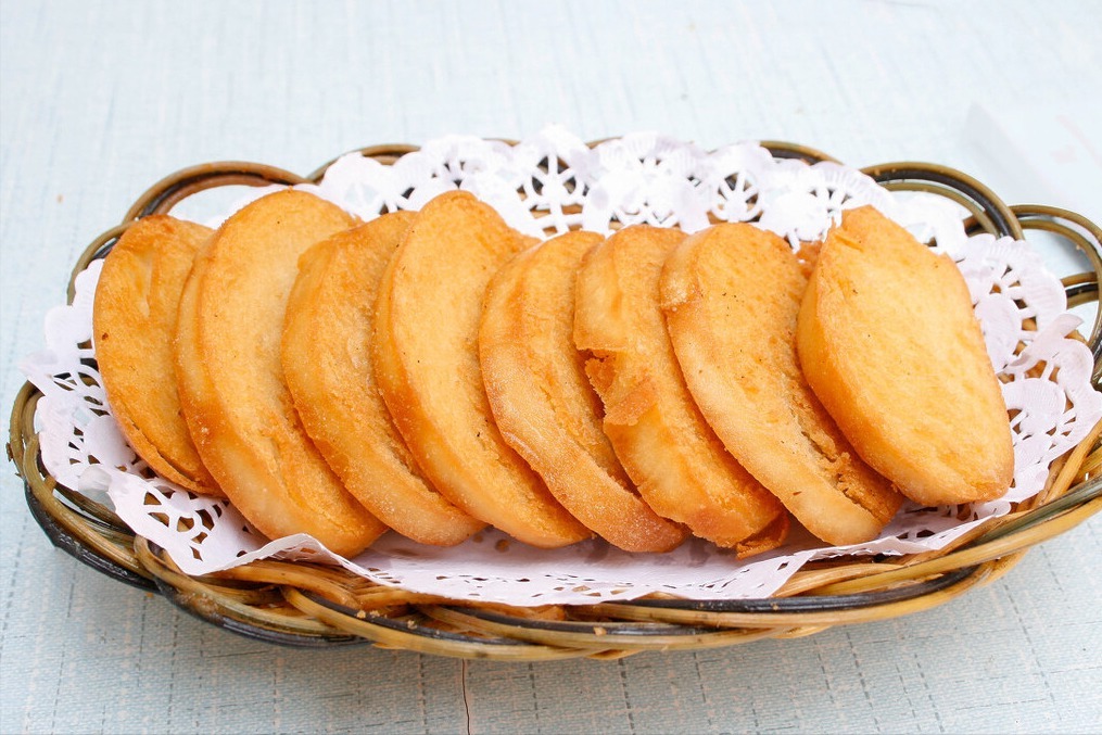 炸馒头片直接裹蛋液难怪吃着很油腻,多加1步,外酥里嫩不吸油